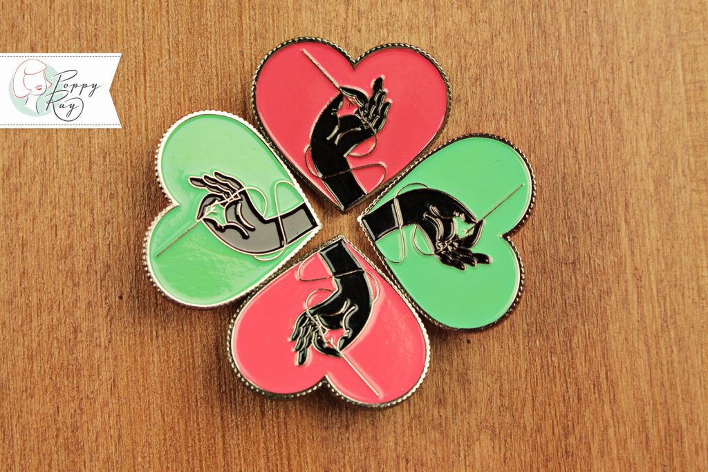Brooch Hand and Heart mint