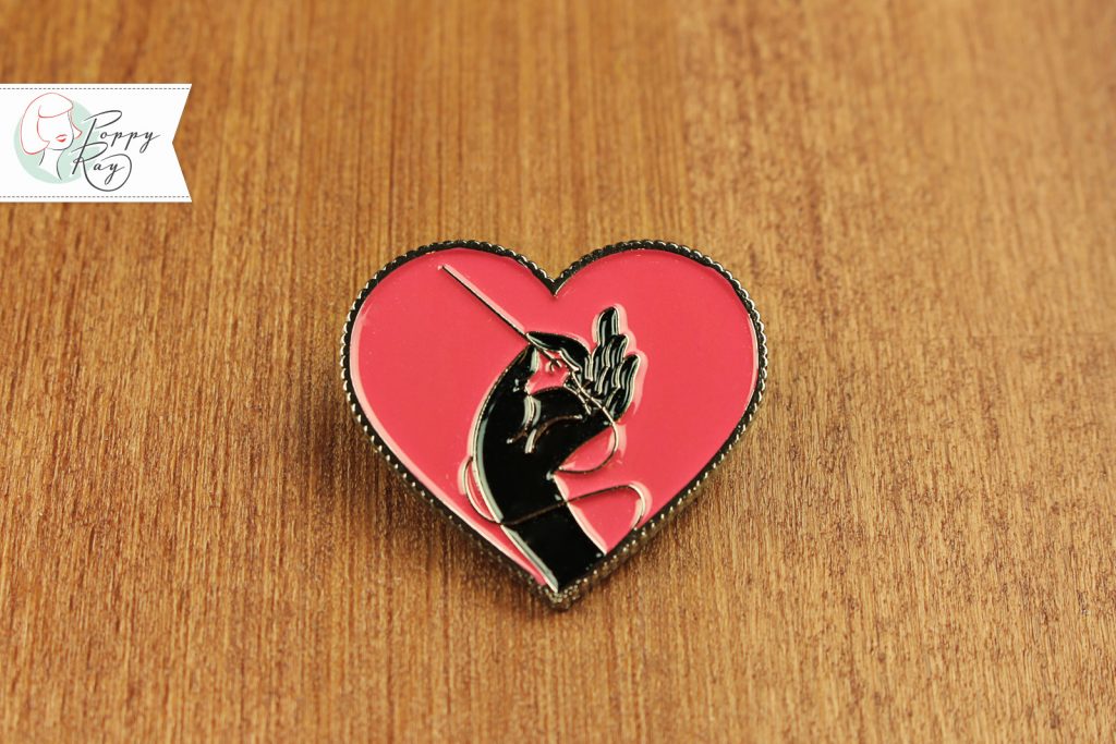 brooch hand and heart pink